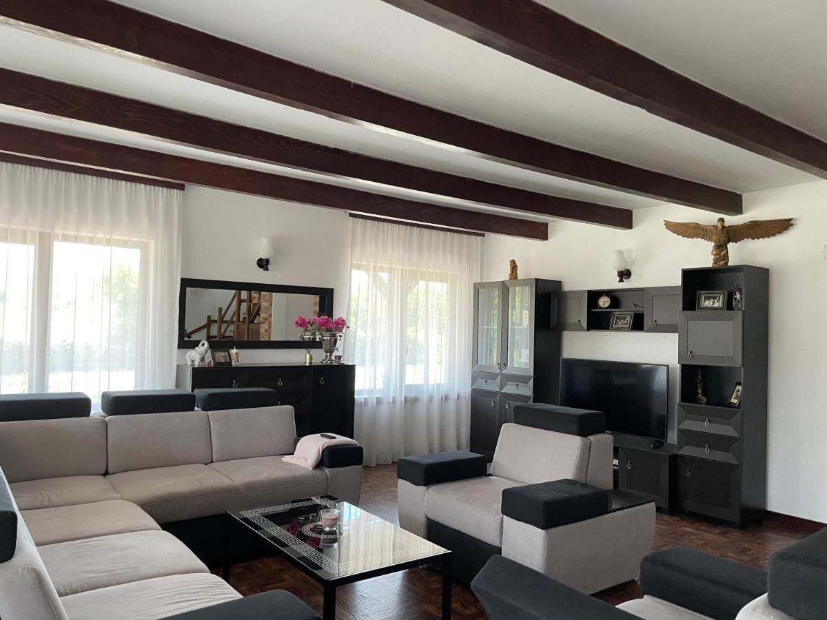 Casa La Doi Nuci Hotel Bradet  Buitenkant foto